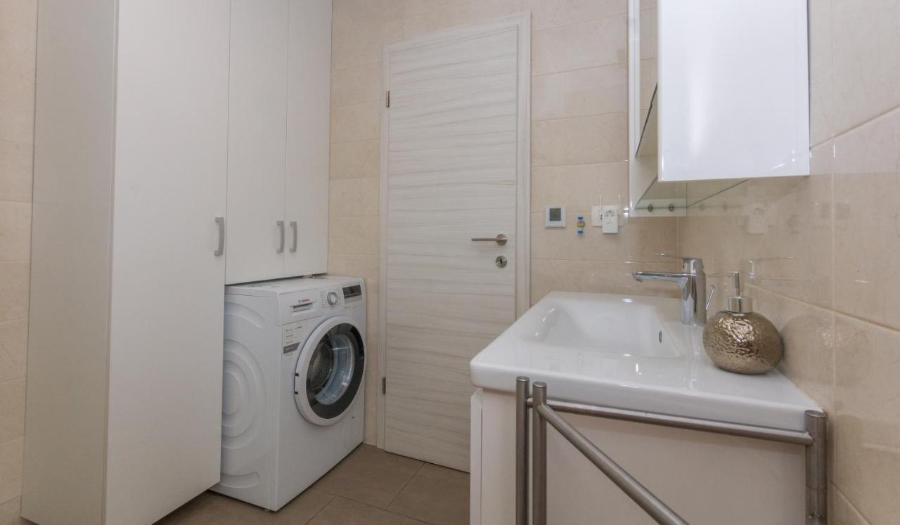 Adria Krk Apartment クルク エクステリア 写真